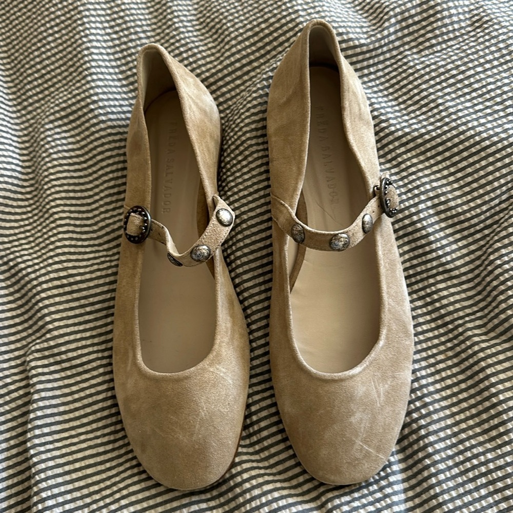 Freda Salvador gorgeous tan suede ballet flats size 11